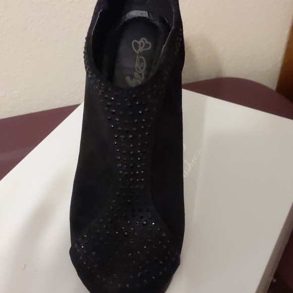 High heel bootie - Picture 2 of 3